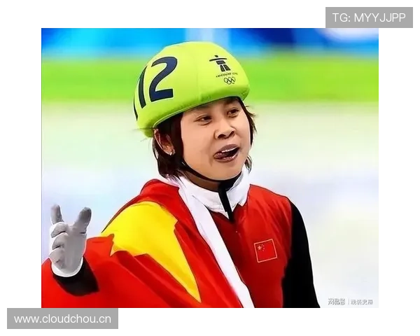 王濛训练完顺手买了个金链子当零食钱