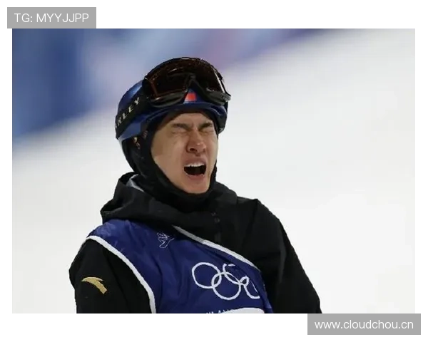 苏翊鸣家里堆满赞助商送的限量球鞋，自己却天天穿训练服靸拖鞋出门