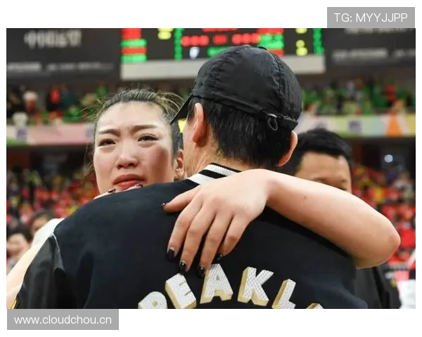 李梦训练完直接拎爱马仕去吃火锅，这谁顶得住啊